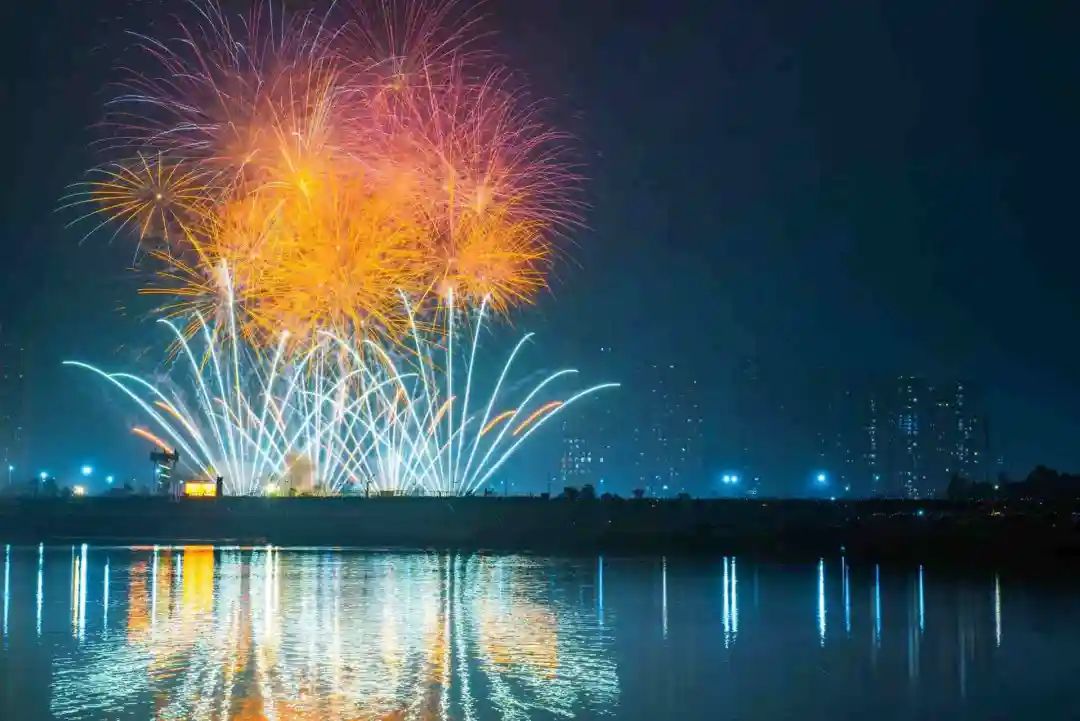 超震撼水上烟花秀来了！2月18日，相约佛山三龙湾！